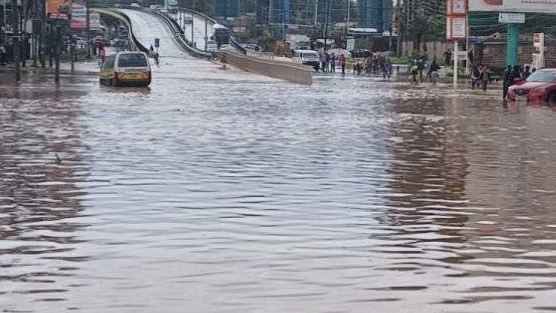 main highway's were over flooded by the flash floods  that has wreck havoc in kenya 