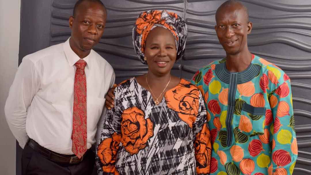 This is mother and sons in the picture, good mother produce good sons for their wives